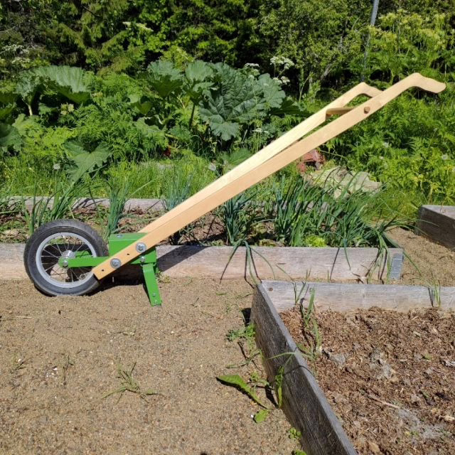 pyörähara on oiva työkalu hiekkakäytävän kitkemiseen